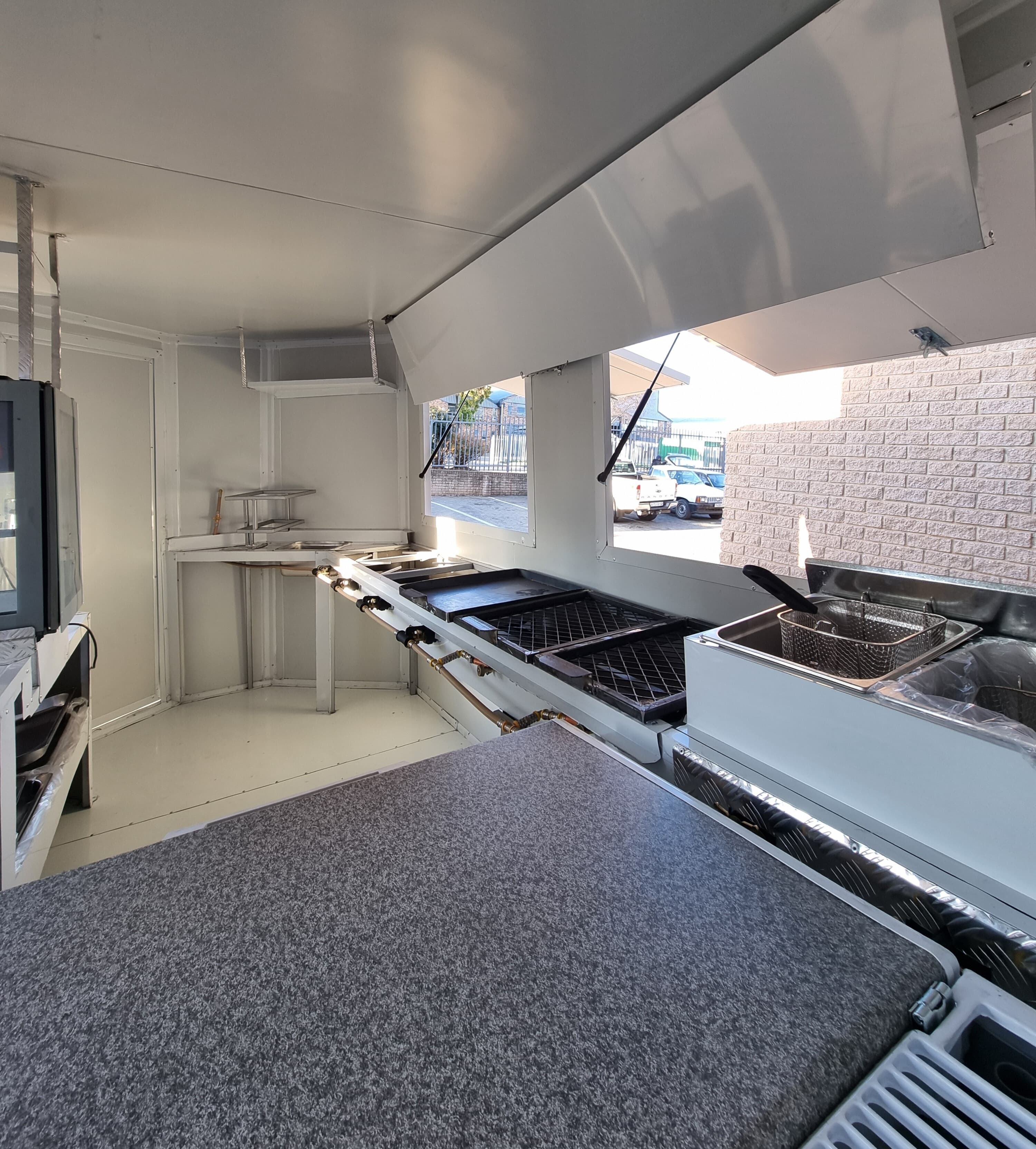Mobile kitchen trailer with service window