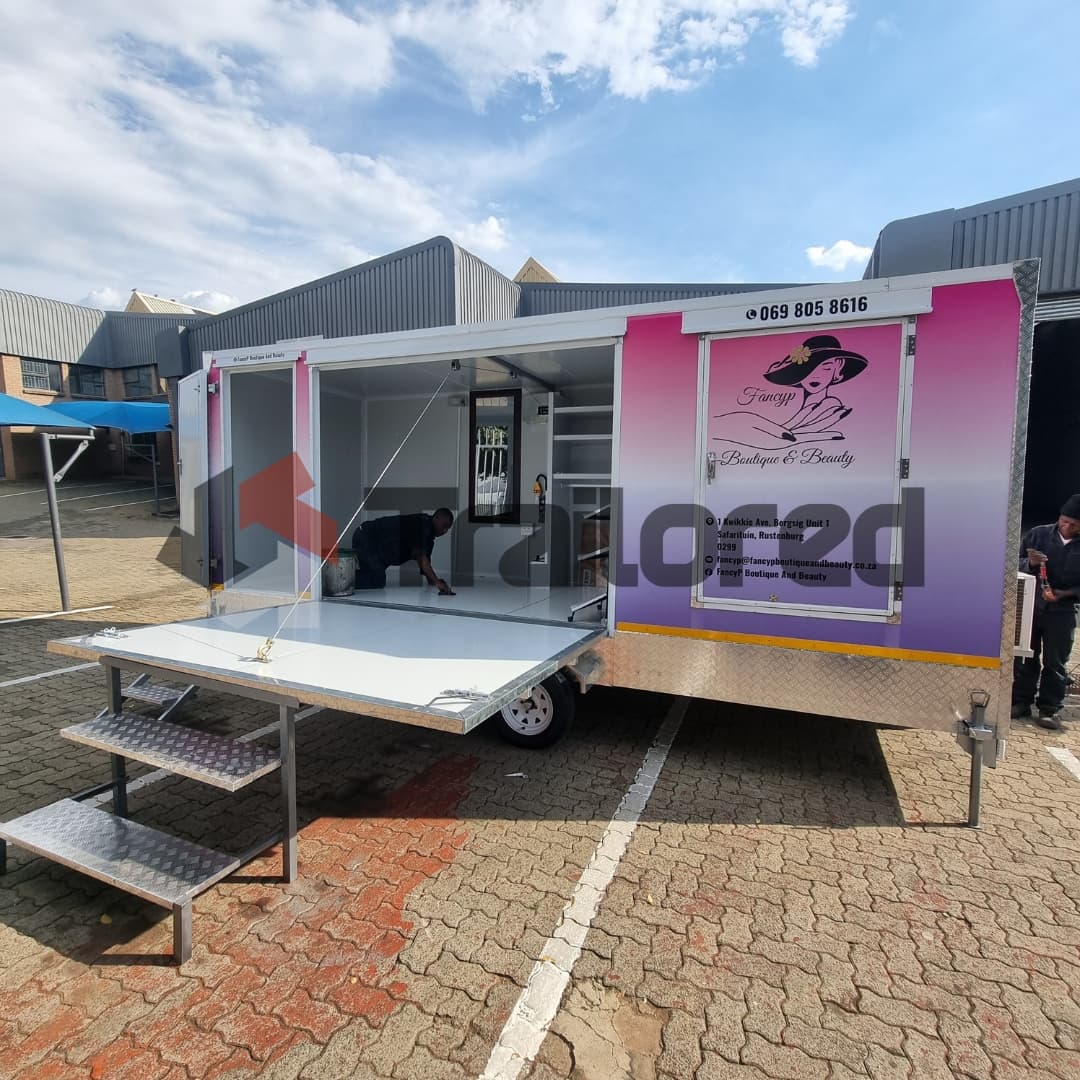 Mobile stage trailer side profile