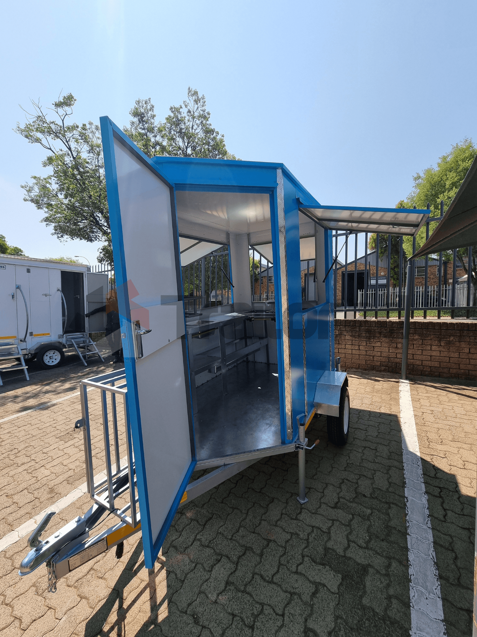 Chikicha trailer service hatch