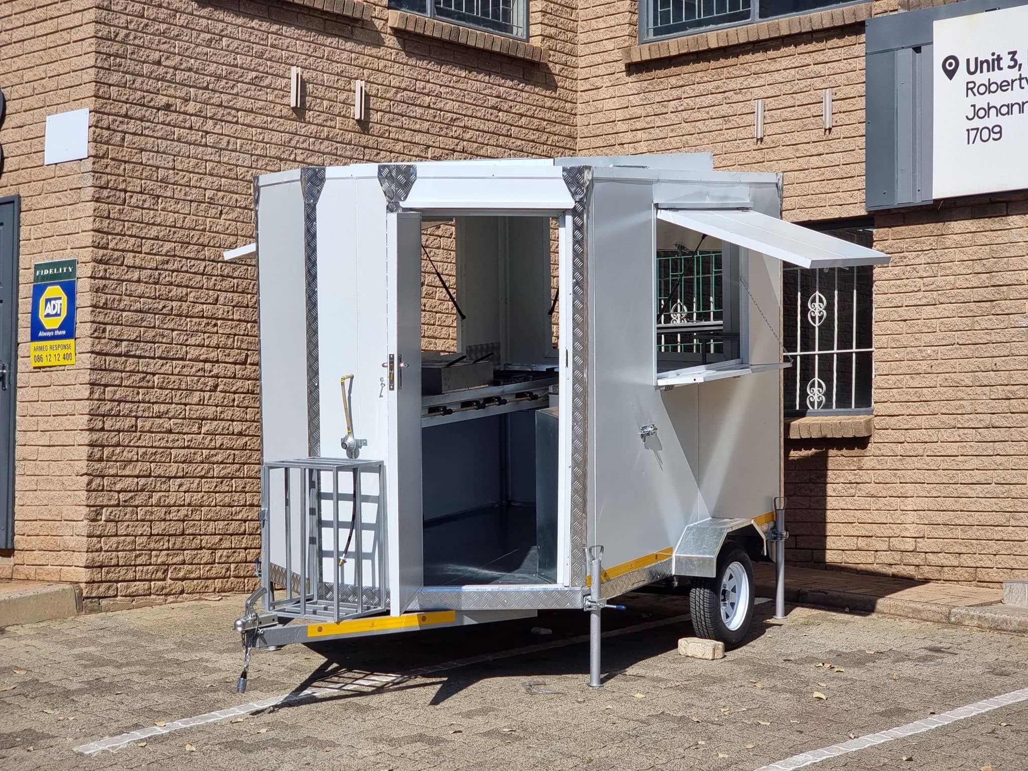 Chingali trailer exterior view