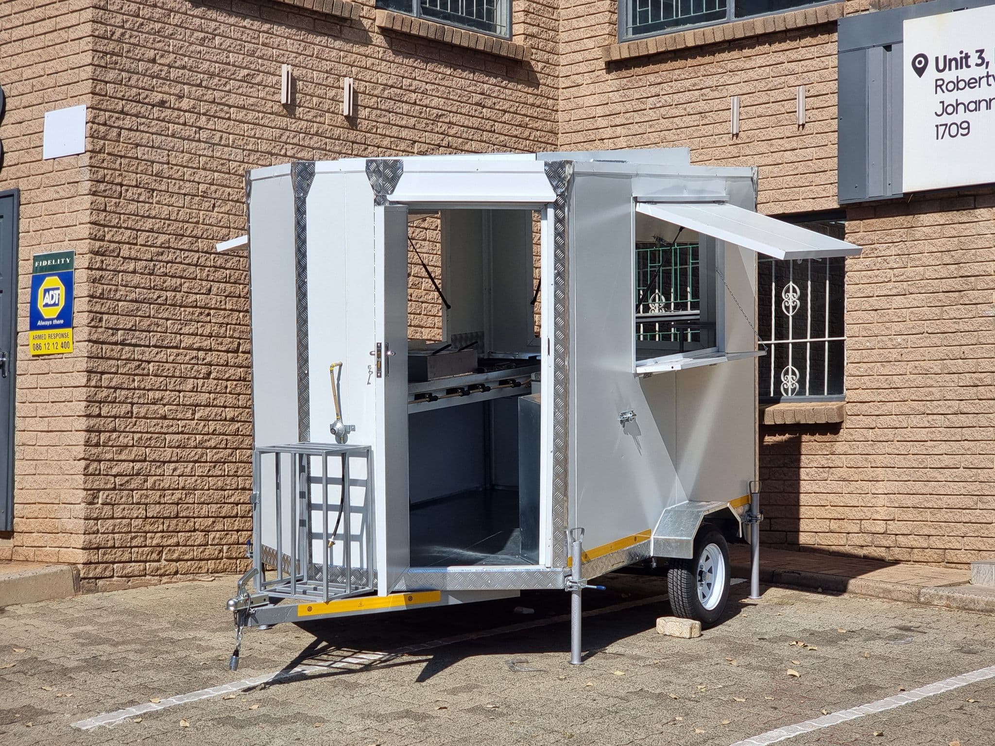 Chingali trailer exterior view