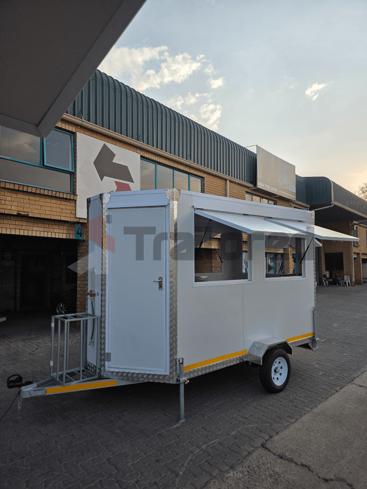 Kangala trailer exterior view