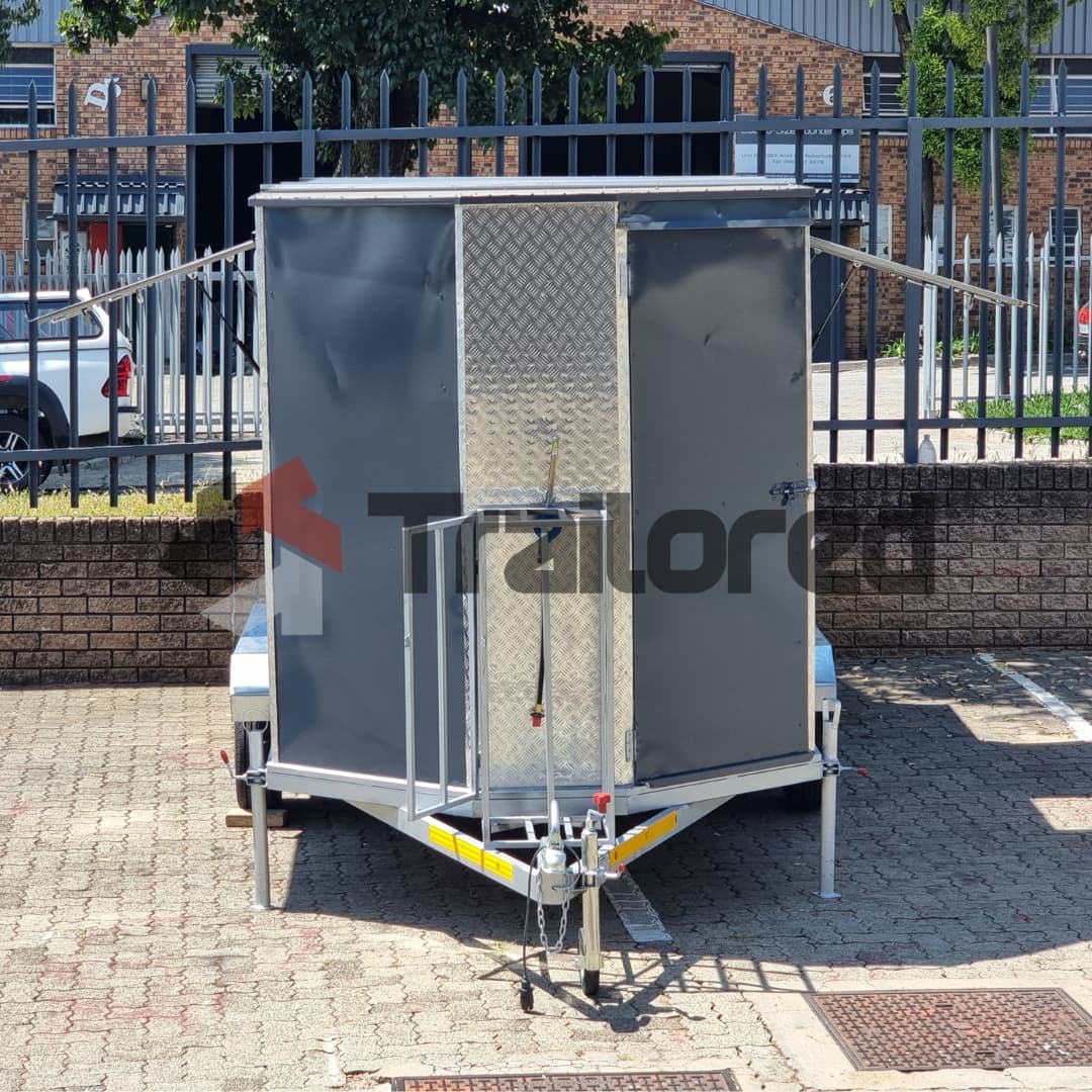 Luci trailer service hatch open