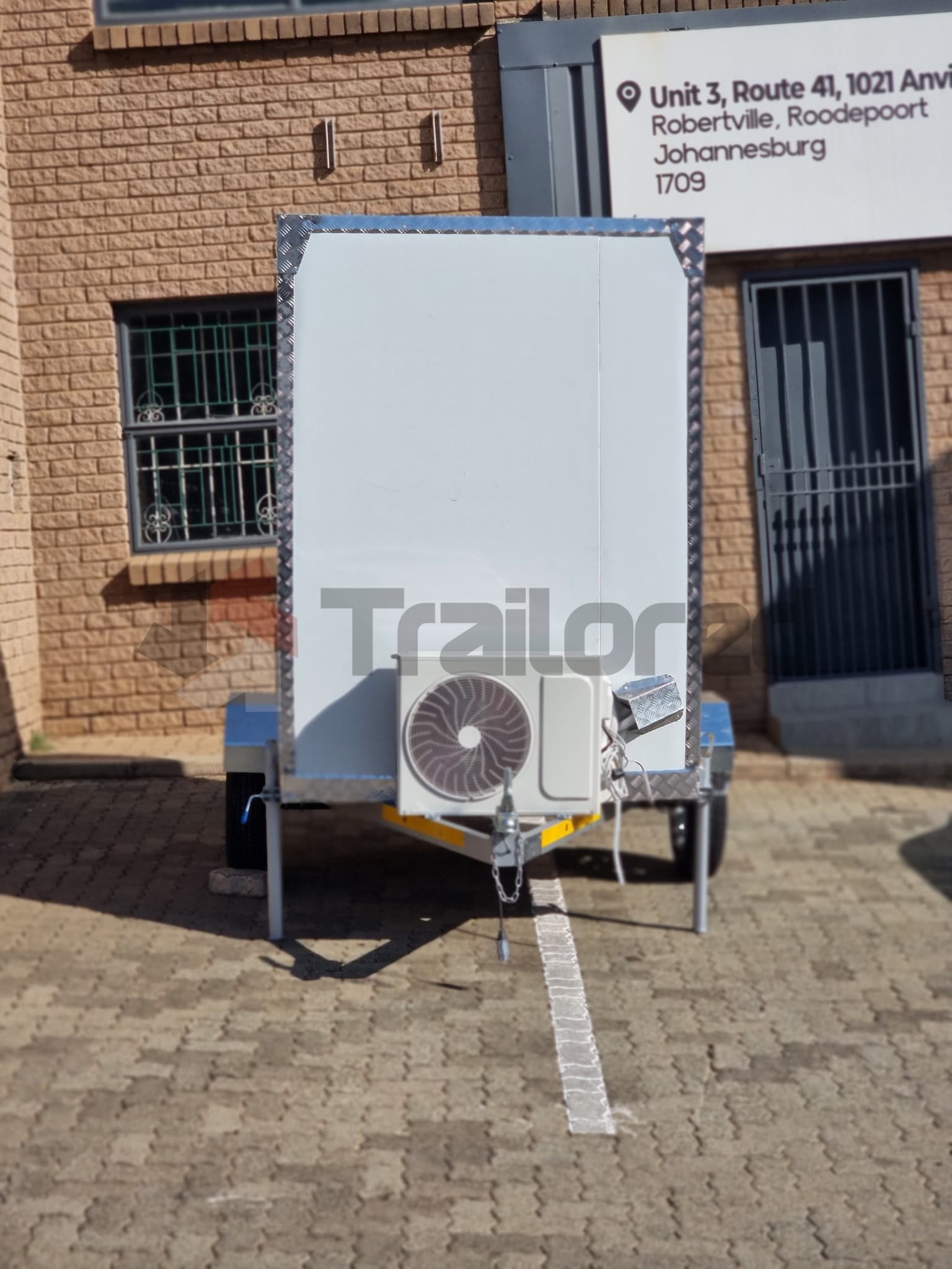 Fridge trailer exterior view