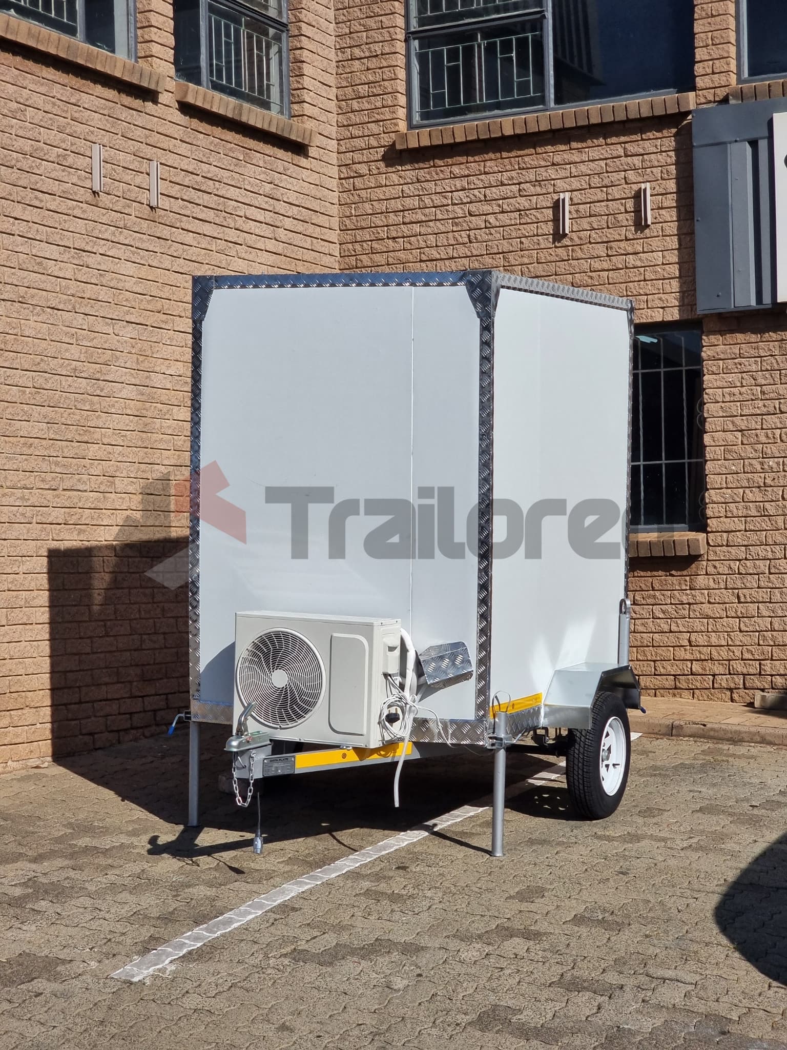 Fridge trailer rear perspective