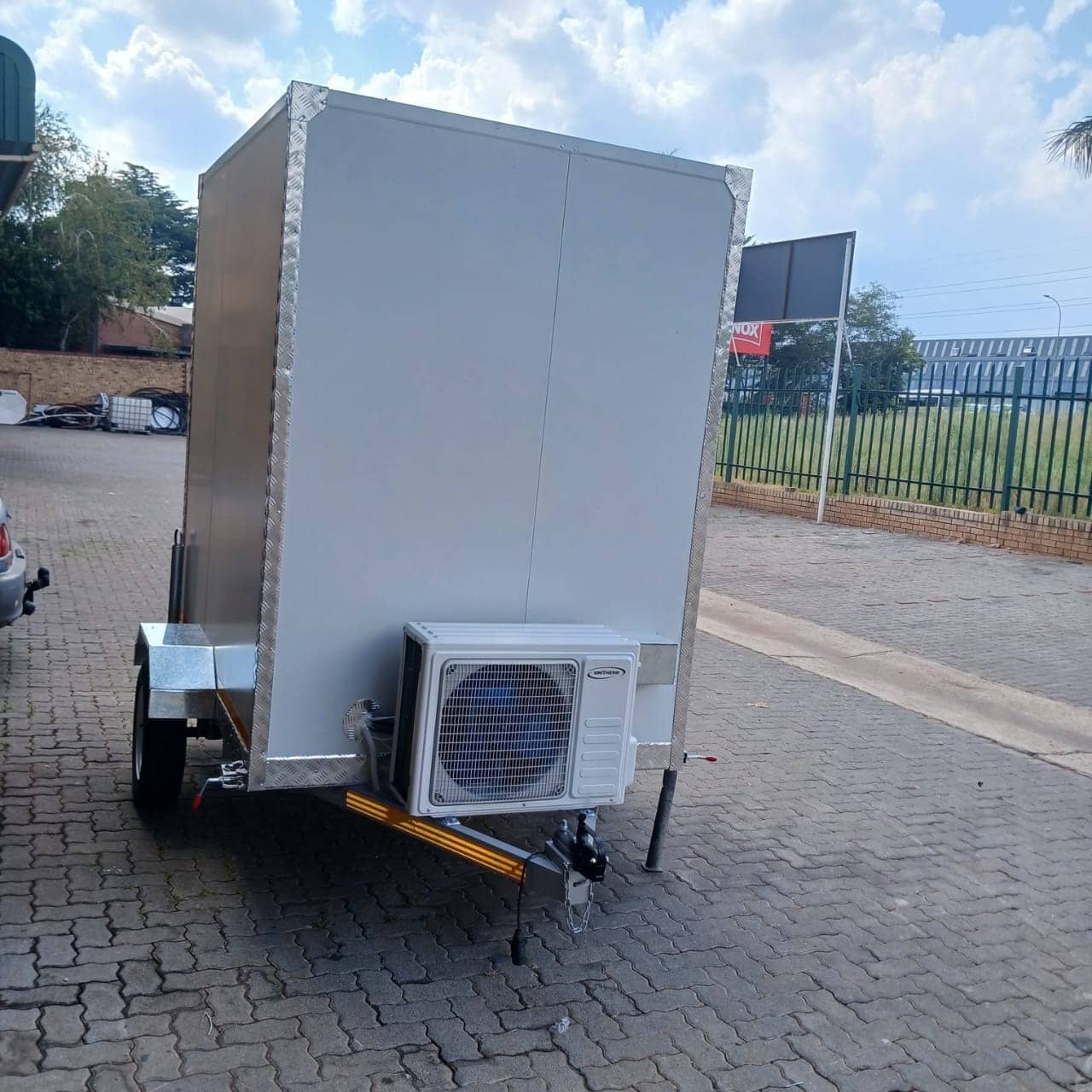 2m fridge trailer, front view with the refrigeration unit on the drawbar
